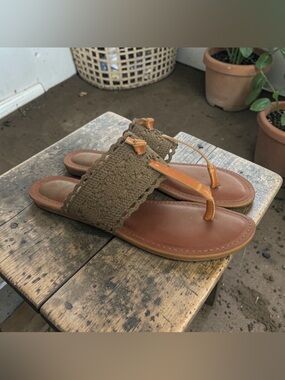 Fergalicious Women’s Macrame Thong Sandals Green Tan Boho Size 7